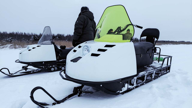 Открытая рама - снег не забивается в подвеске